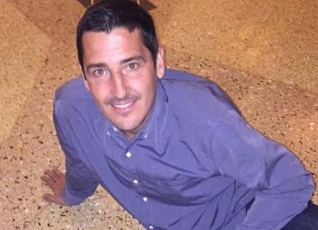 Jonathan Knight Bio, Age, Wife, Siblings, Height, Net Worth, HGTV
