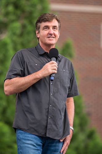 Pastor Allen Jackson Bio, Age, Family, Wife, Height, Net Worth, Songs, Books