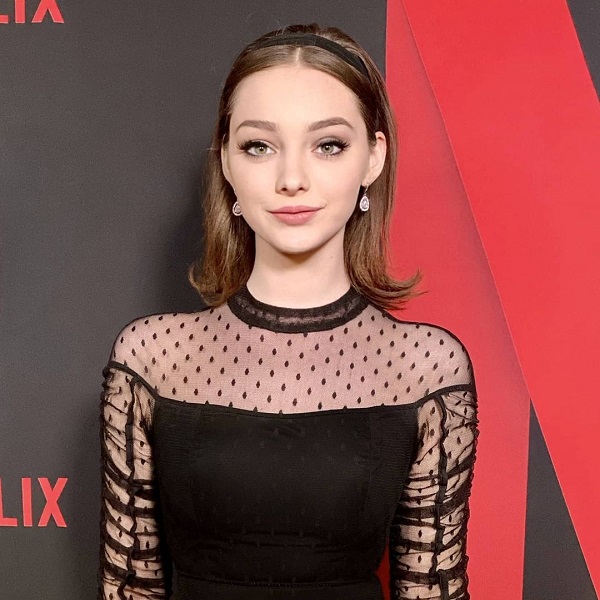 American Actress Emma Dumont Addresses Her Dating Rumors!  Who is her boyfriend?