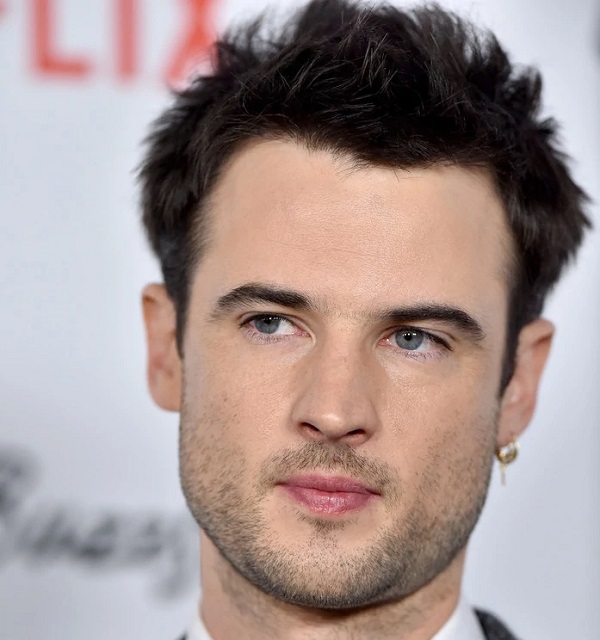Tom Sturridge was seen kissing his new girlfriend!  More about her love life