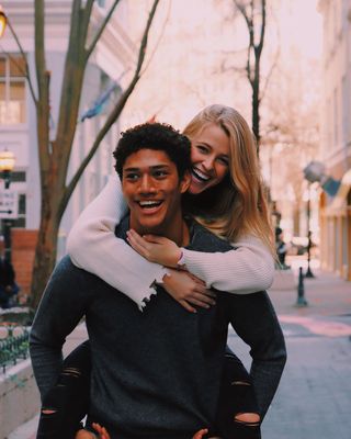 Kyle Hamilton and his girlfriend’s handshake goes viral on the internet