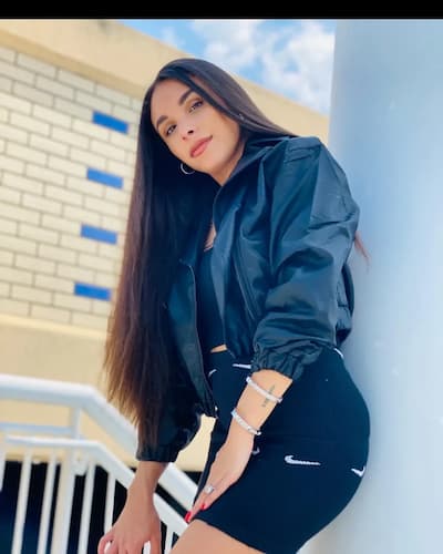 Ashli Dotson Bio, Age, Family, Husband, Blogger, Net Worth