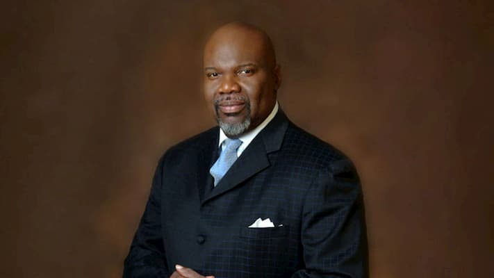 T.D. Jakes Bio, Age, Family, Education, Wife, Son, Daughter, Career, Net Worth