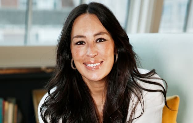 Joanna Gaines Bio, Age, Husband, Family, Children, Height, Net Worth