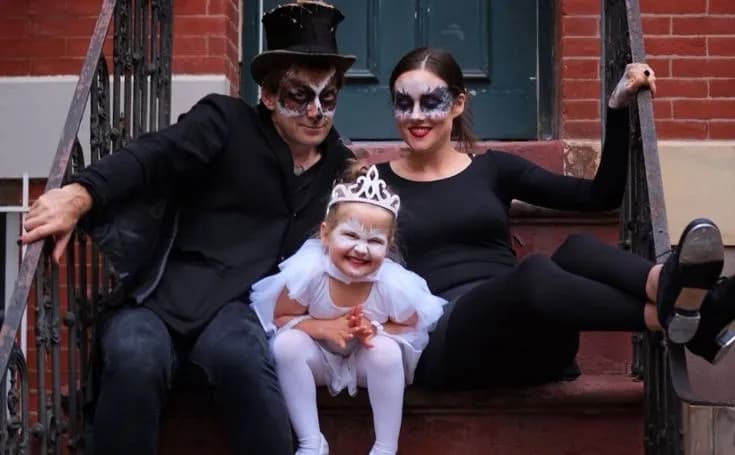 Caroline Estabrook Bio, Age, Husband, Father, Height, Net Worth