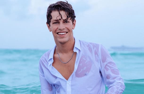 Ben Azelart Bio, Age, Girlfriend, Height, Family, Merch, Net Worth