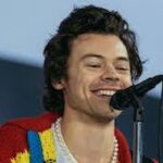 Harry Styles Bio, Age, Height, Family, Wife, Net Worth, Songs