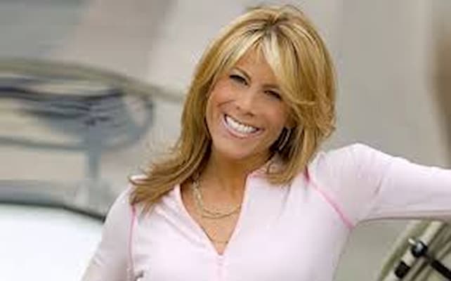 Alexandra Steele Bio, Age, Family, Wife, Height, Net Worth, Salary