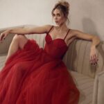 Laura Vandervoort and her boyfriend get bitter before getting married!  dating timeline