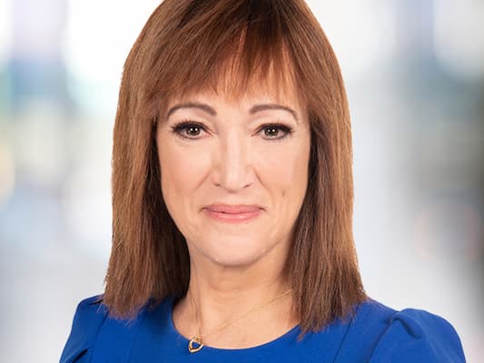 Esme Murphy Bio, Age, Husband, Children, Family, Height, WCCO, Net Worth, Salary