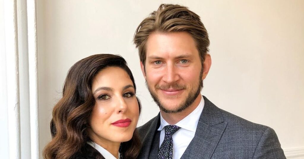 Greyston Holt and his girlfriend welcomed a baby boy!  More about her love life