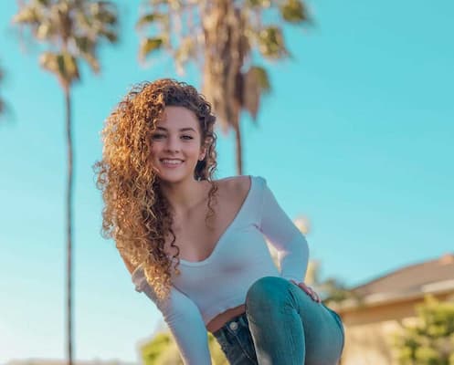 Sofie Dossi Bio, Age, Boyfriend, Family, Merch, Songs, Net Worth
