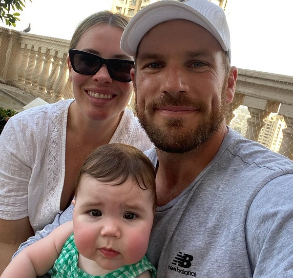 Wife and daughter of Aaron Finch