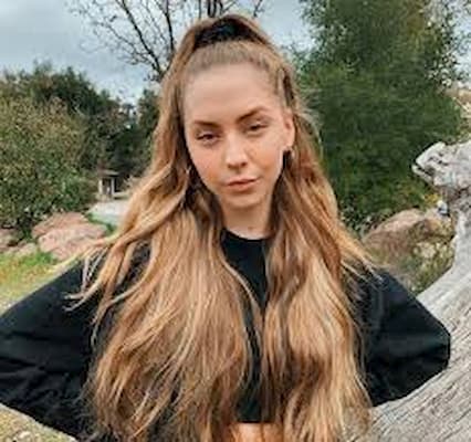 Luna Montana Bio, Age, Parents, Boyfriend, YouTube, Net Worth, Salary