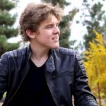 Sean Ryan Fox Bio, Age, Girlfriend, Height, Family, Songs, Net Worth