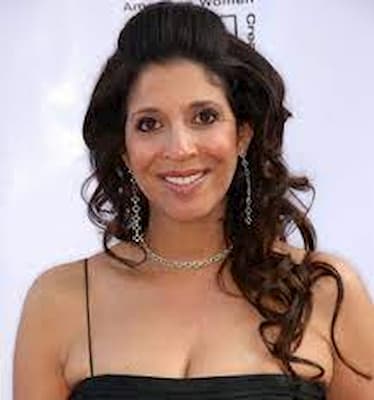 Christine Devine Bio, Age, Height, Husband, FOX 11, Salary, Net Worth