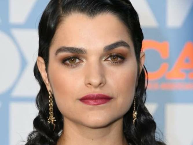 Eve Harlow Bio, Age, Family, Husband, Height, Net Worth, Movies
