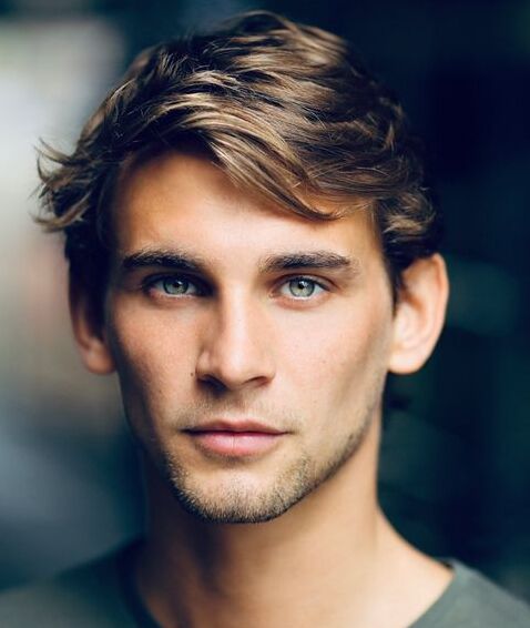 Is Freddie Thorp dating a girlfriend?  More about her love life
