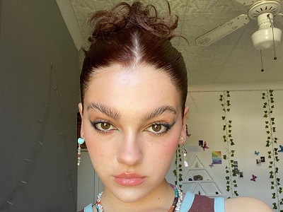 Who are Emily Carey’s parents?  Details about his family and love life