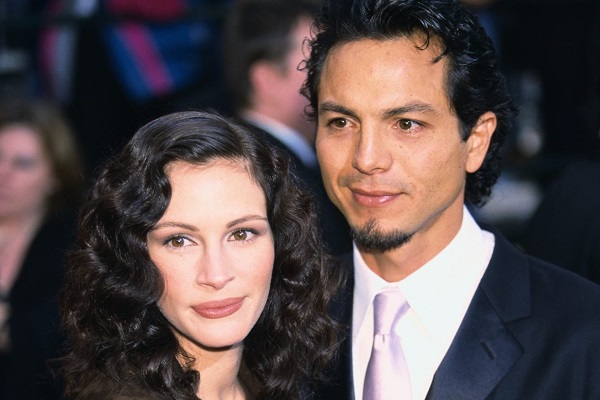 Explore the relationship and separation of Benjamin Bratt and Julia Roberts