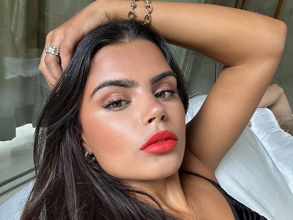 Does Issy Francis-Baum have a boyfriend?  Explore the net worth of her and her parents