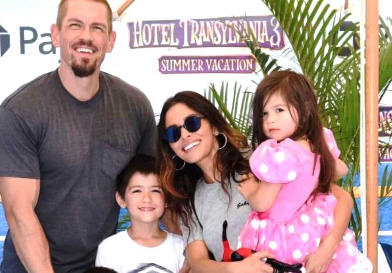 Who Is Violet Moon Howey? Everything About Sarah Shahi’s Daughter » Celebily