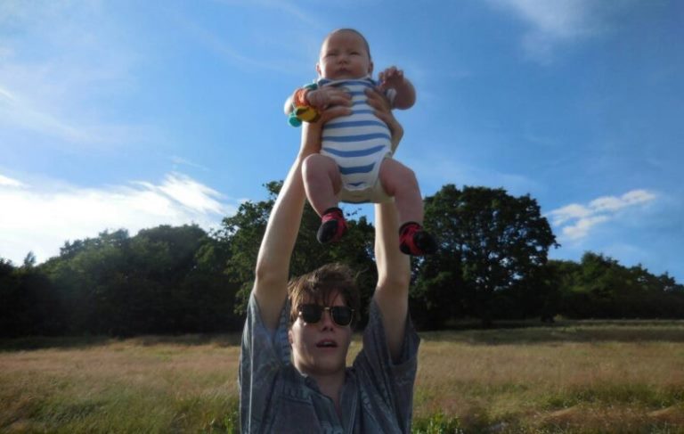 Know about Charlie Heaton’s son » Celebily