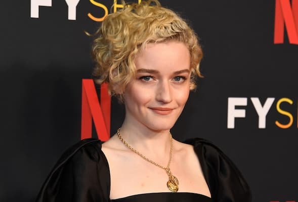 Julia Garner Bio, Movies, Age, Family, Husband, Height, Net Worth