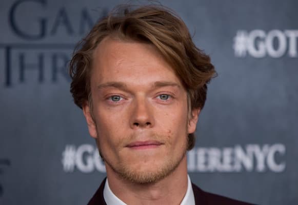 Alfie Allen Bio, Movies, Age, Family, Wife, Height, Net Worth