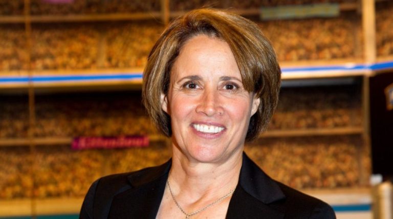 Mary Carillo Gay or Lesbian, Married, Partner, Children