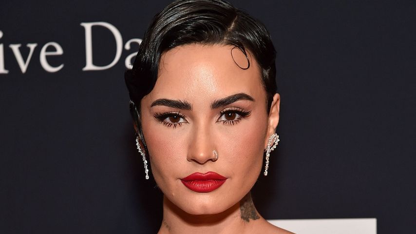 Cute: Jute and Demi Lovato coo on the red carpet