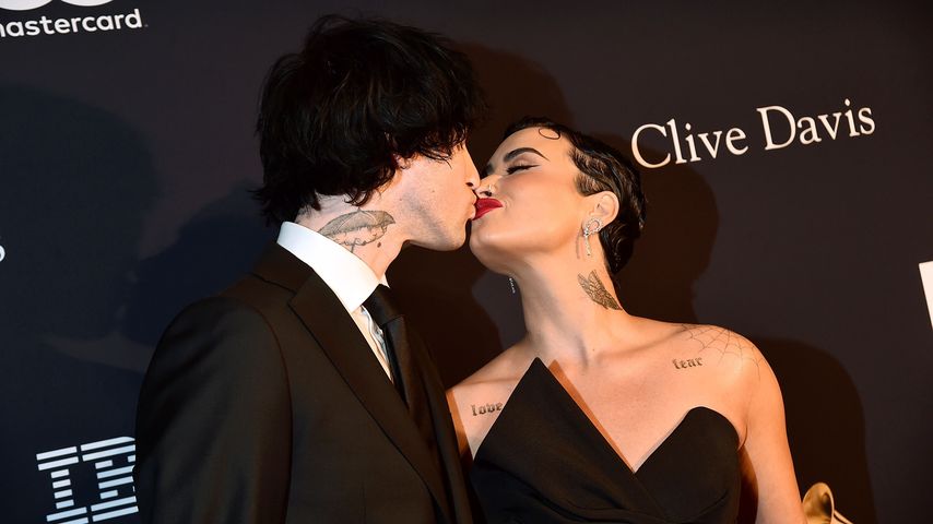 Cute: Jute and Demi Lovato coo on the red carpet