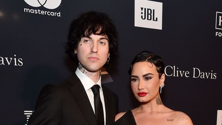 Jute And Demi Lovato Coo On The Red Carpet • Celebily