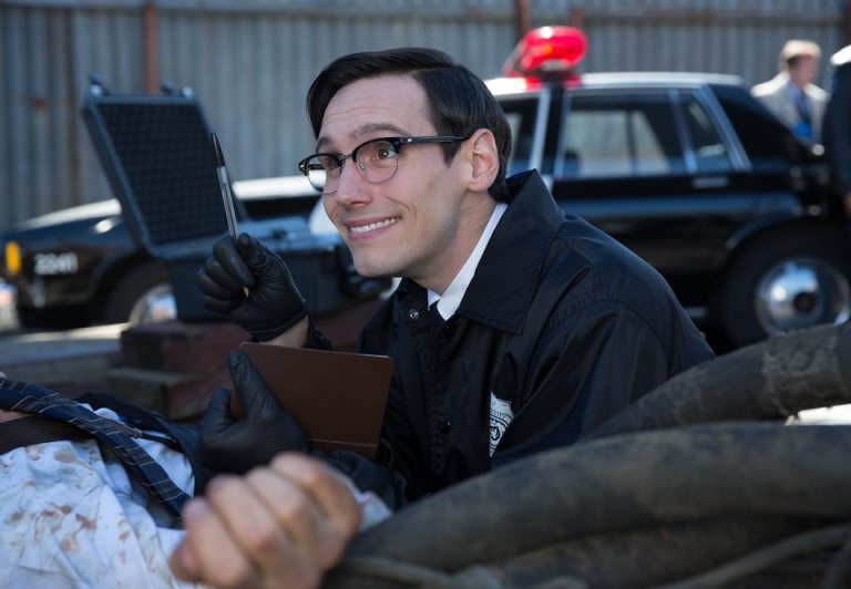 Cory Michael Smith Bio, Gay, Married, Wife, Height, Body Measurements