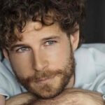 Is He Married? Family And Net Worth • Celebily