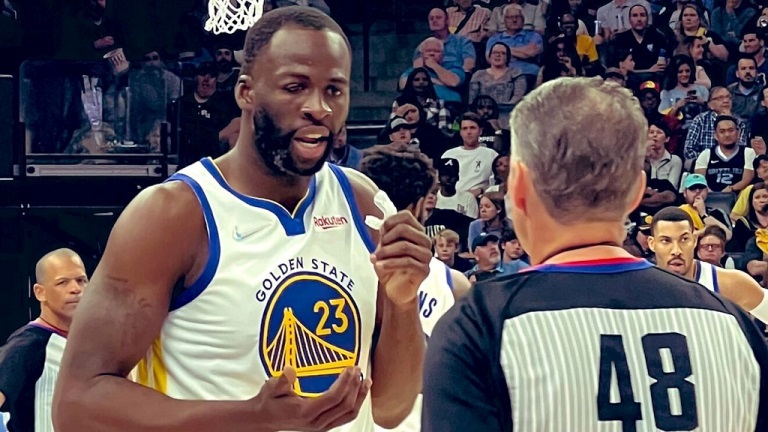 Draymond Greens eye injury during the match.