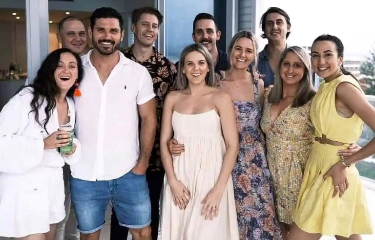 Simon Survivor Wife: Is He Married To Bec Kate? Family And Net Worth