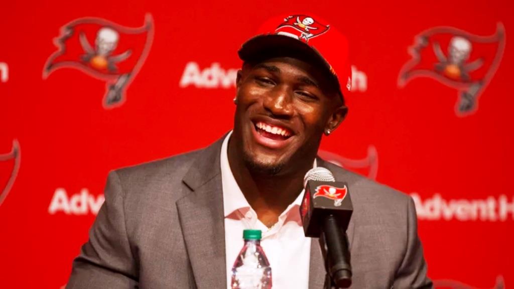 The Football Star With An Impressive Net Worth • Celebily