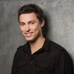 John Francis Daley Bio, Movies, Age, Height, Wife, Family, Net Worth