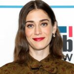 Lizzy Caplan Bio, Movies, Age, Height, Husband, Family, Net Worth