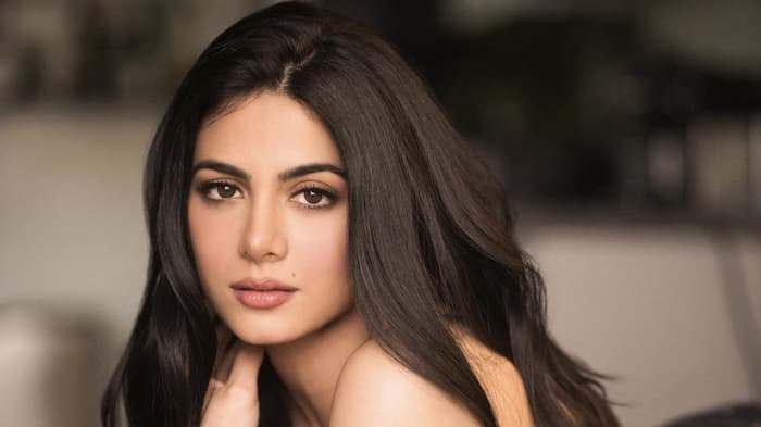 Emeraude Toubia Bio, Age, Husband, Wedding, Movies, Height, TV Shows and Net Worth