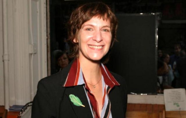 Amanda Plummer Bio, Married, Partner, Kids, Body Measurements • Celebily