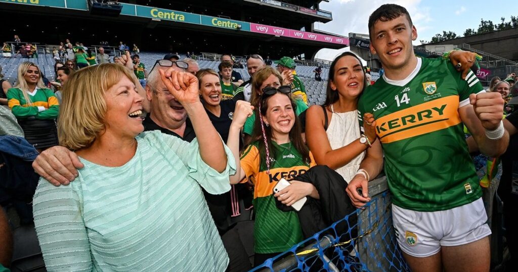 Meet his Parents, Brother, Girlfriend, Son • Celebily