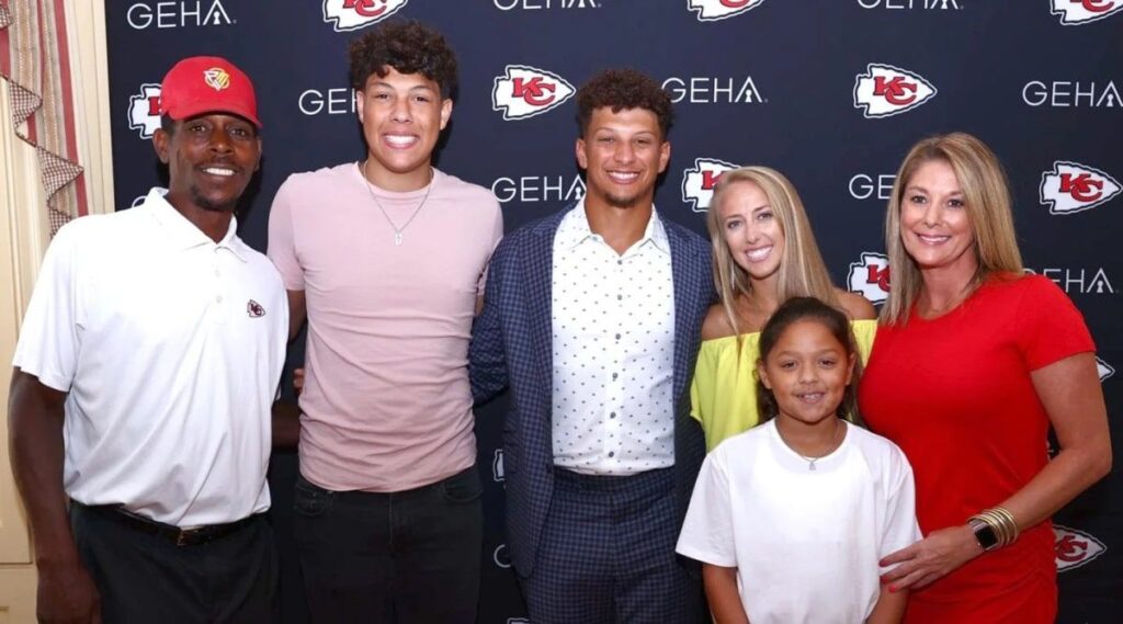 Meet His Father, Mother, And Brother • Celebily