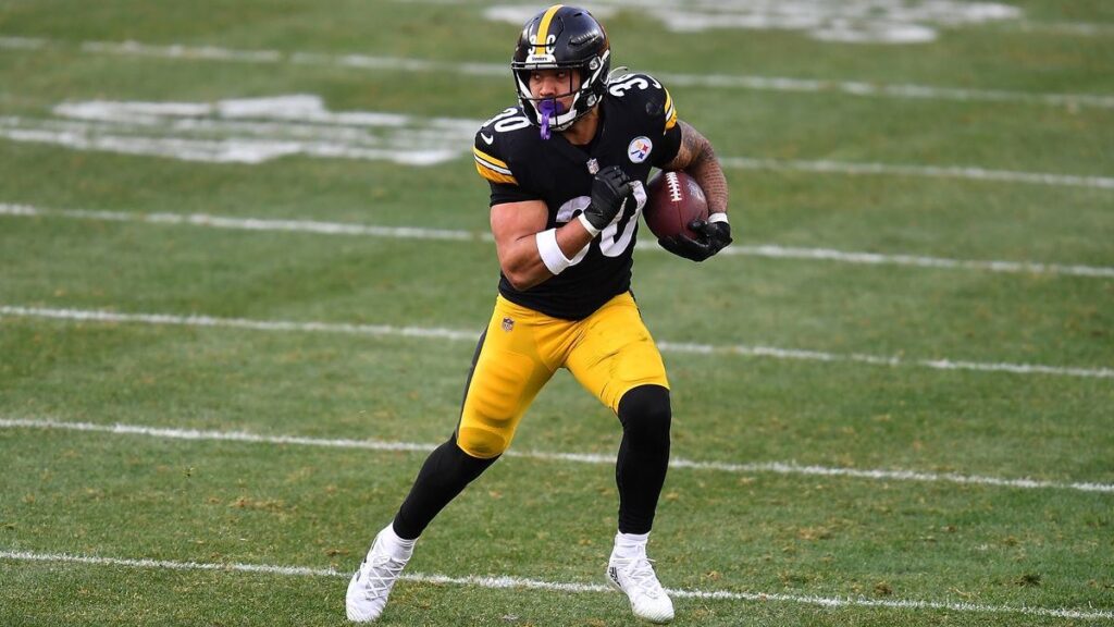 How Tall Is James Conner? • Celebily