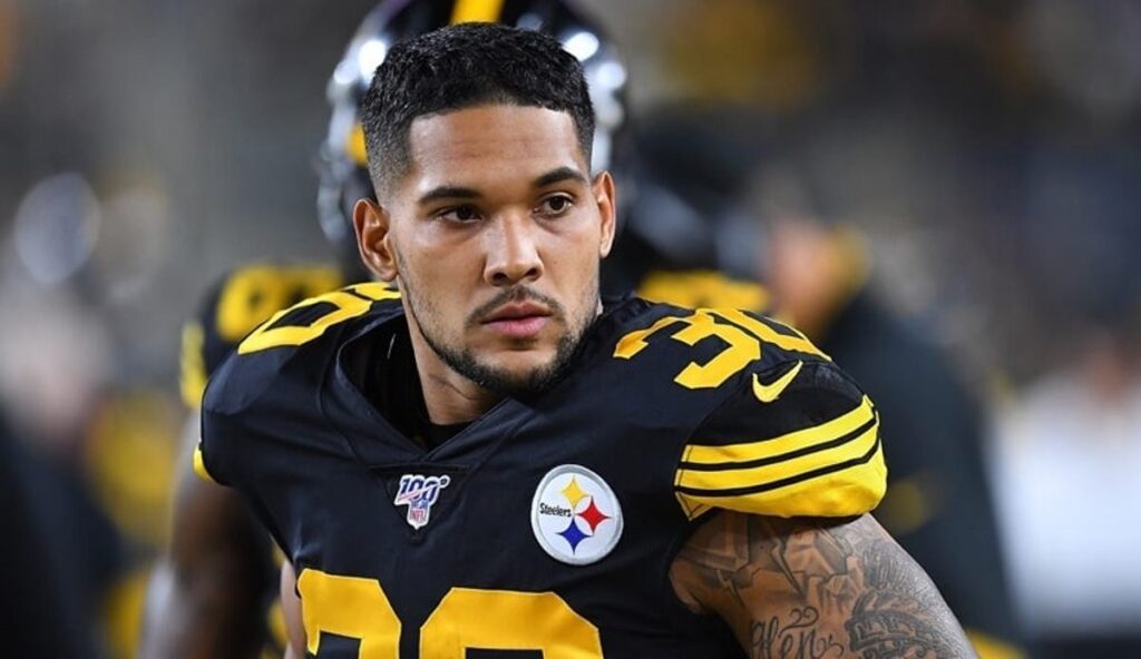 How Old Is James Conner? • Celebily