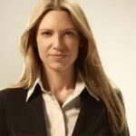 Anna Torv Bio, Movies, Age, Height, Spouse, Family, Net Worth