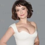Milana Vayntrub Net Worth: How Much is Milana Vayntrub Worth?