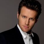 Jonathan Groff Bio, Movies, Age, Husband, Family, Net Worth