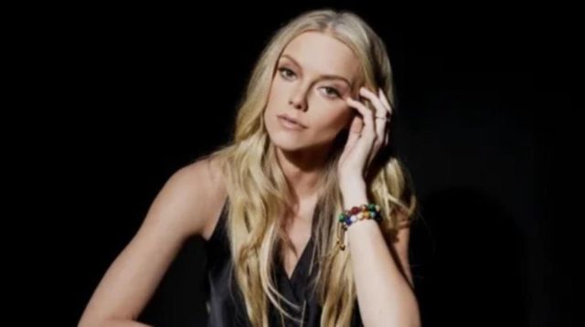Elle Evans Net Worth